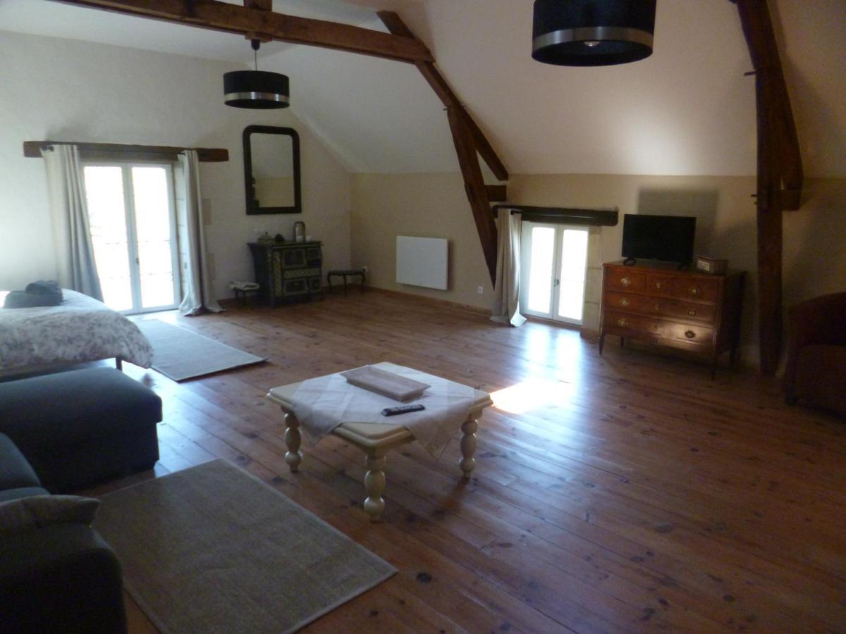 Bed and Breakfast Le Moulin De Cors Oulches Exteriér fotografie