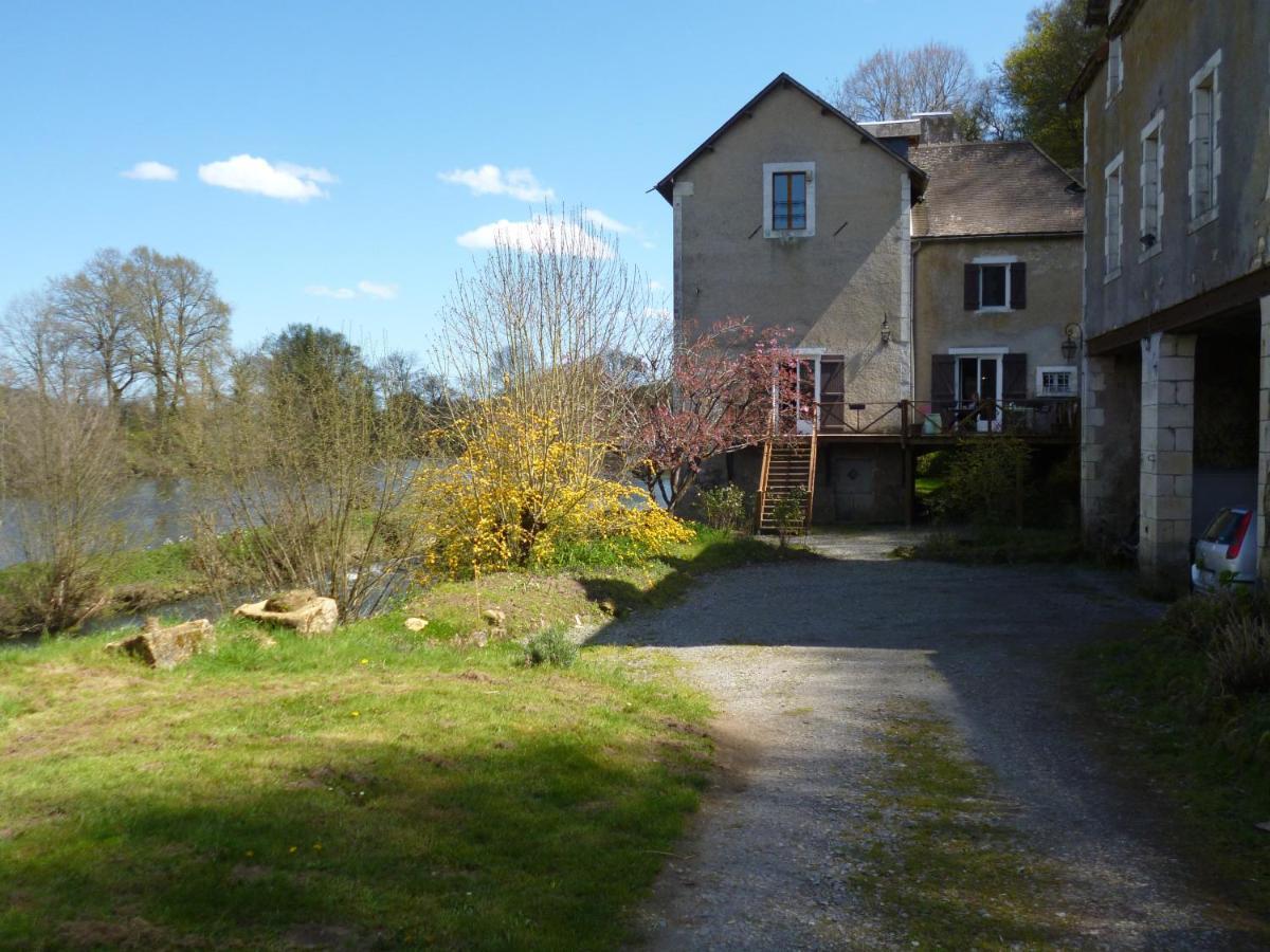 Bed and Breakfast Le Moulin De Cors Oulches Exteriér fotografie