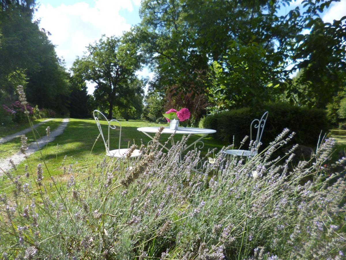Bed and Breakfast Le Moulin De Cors Oulches Exteriér fotografie