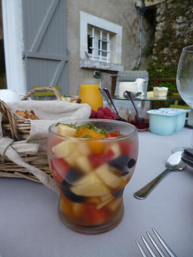 Bed and Breakfast Le Moulin De Cors Oulches Exteriér fotografie