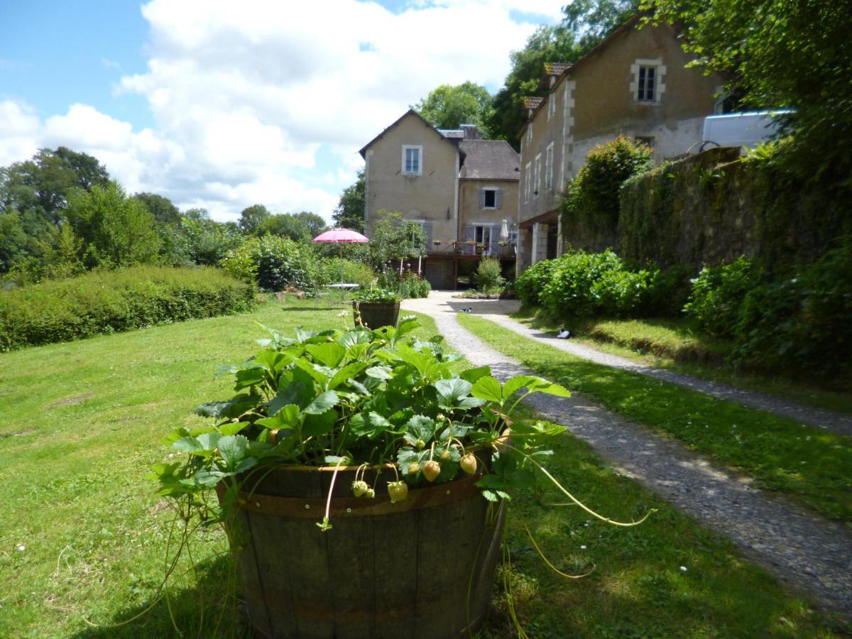 Bed and Breakfast Le Moulin De Cors Oulches Exteriér fotografie