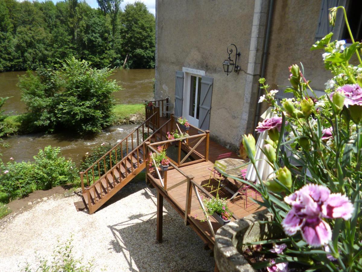 Bed and Breakfast Le Moulin De Cors Oulches Exteriér fotografie