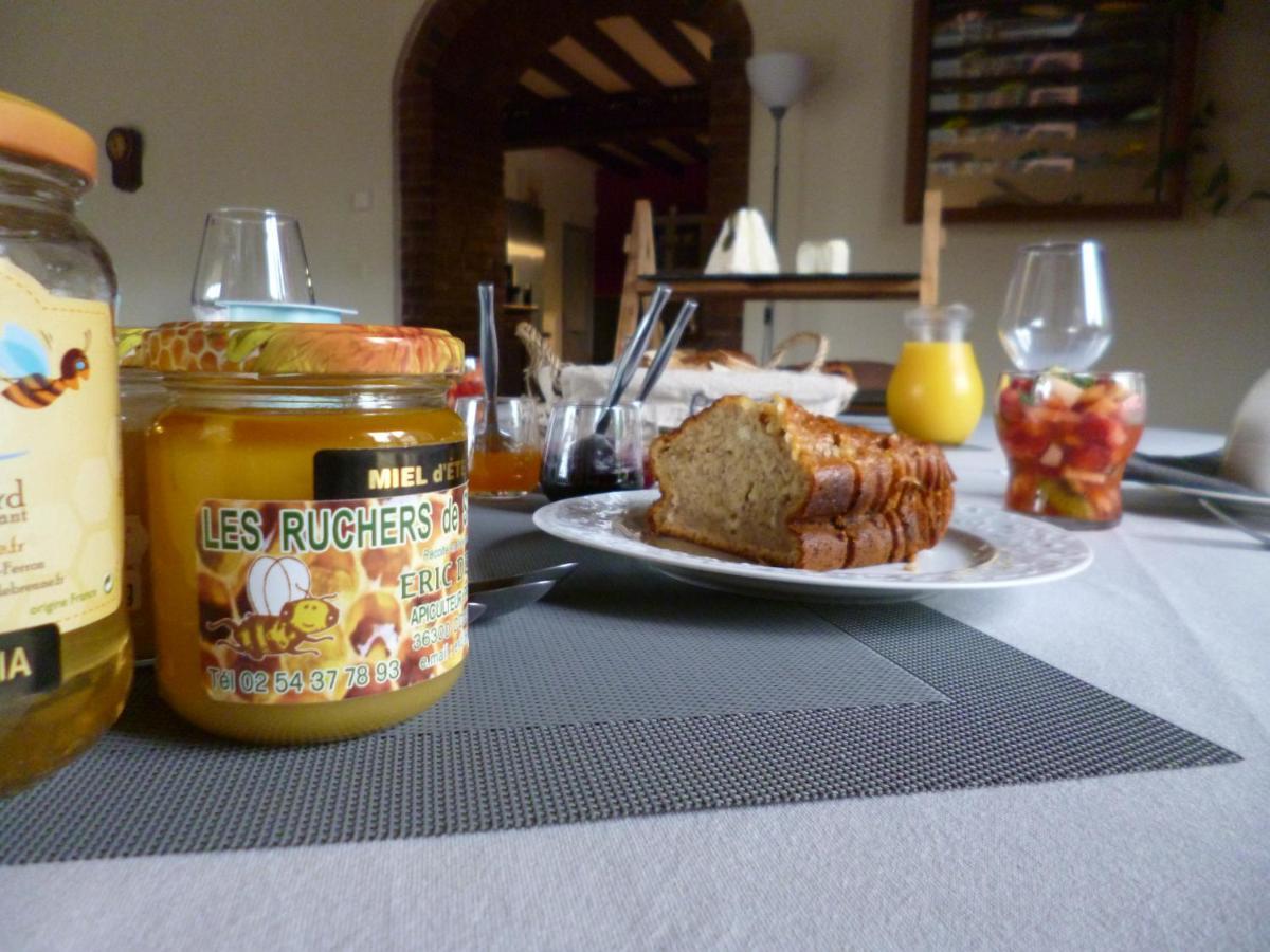 Bed and Breakfast Le Moulin De Cors Oulches Exteriér fotografie