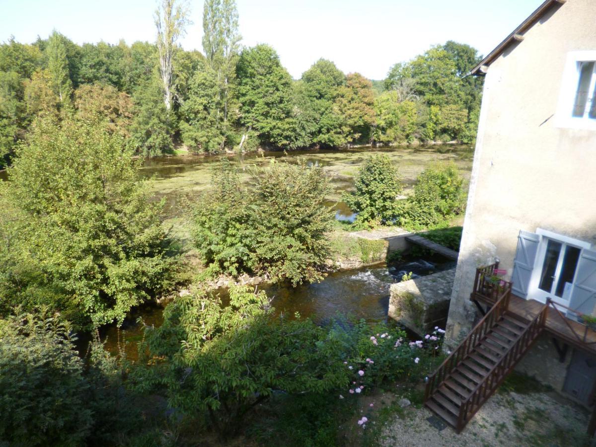 Bed and Breakfast Le Moulin De Cors Oulches Exteriér fotografie