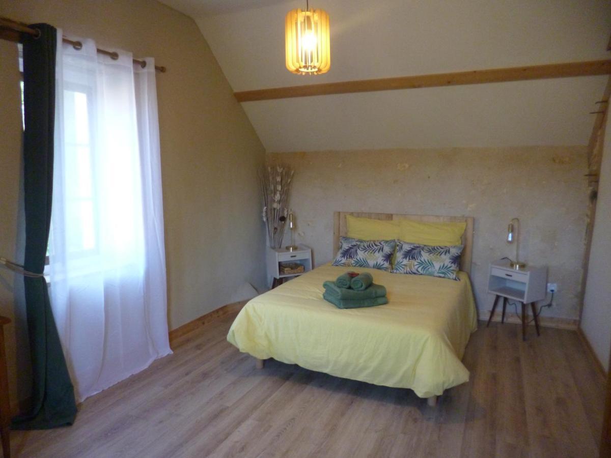 Bed and Breakfast Le Moulin De Cors Oulches Exteriér fotografie