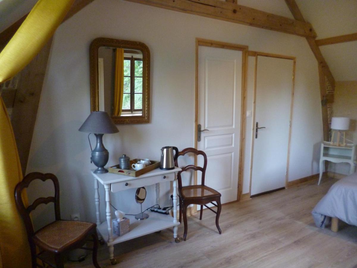 Bed and Breakfast Le Moulin De Cors Oulches Exteriér fotografie